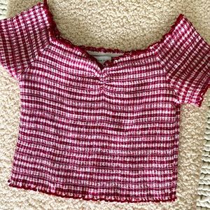 Cute off the shoulder crop top!